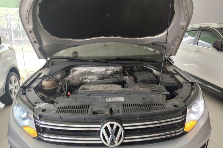 大众 途观 2013款 1.8TSI 自动两驱舒适版机舱底盘24