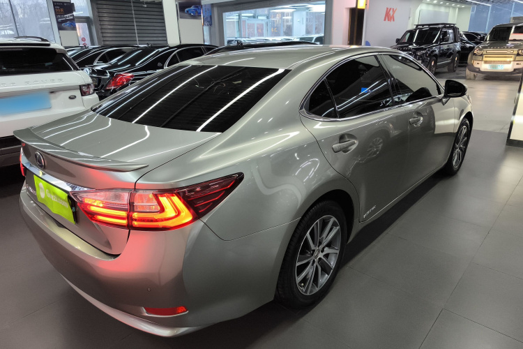 雷克萨斯ES 2015款 300h 舒适版车身外观7