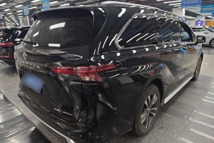 丰田 格瑞维亚 2024款 2.5L混动 尊贵PLUS四驱版车身外观7