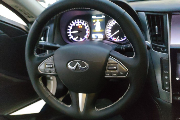 英菲尼迪Q50L 2016款 2.0T 进取版中控内饰13