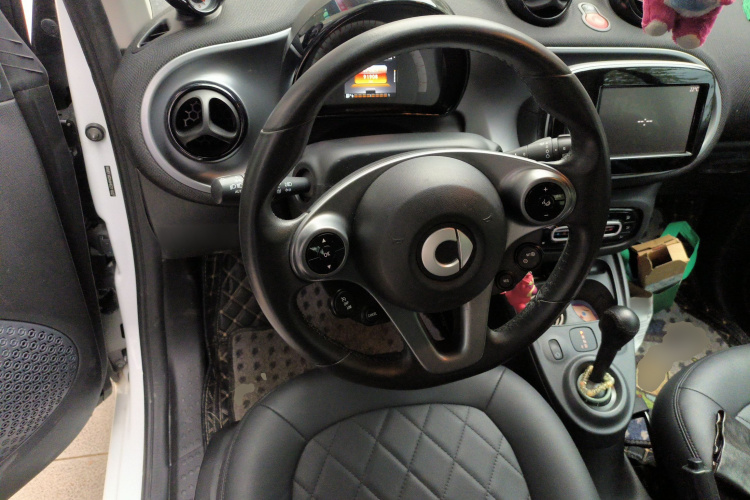 smart fortwo 2017款 1.0L 52千瓦新声特别版 国V中控内饰13