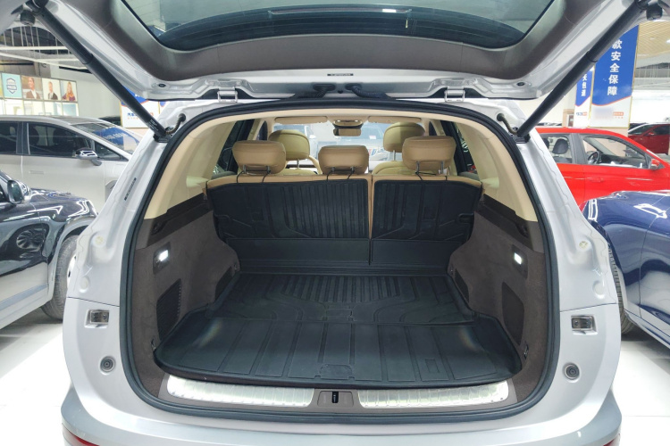 鸿蒙智行 问界M7 2024款 1.5T 后驱Plus版 5座机舱底盘23