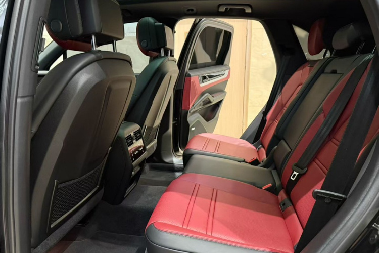 保时捷 2025款 Cayenne 3.0T中控内饰7006