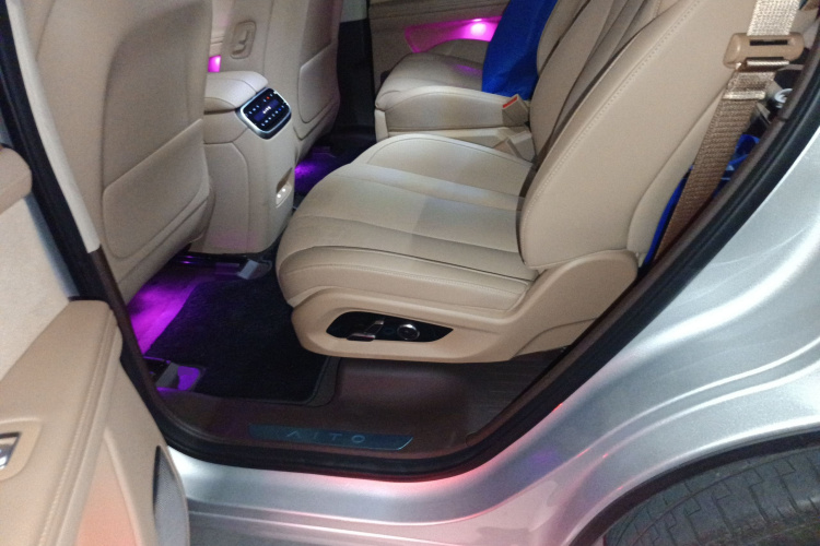 鸿蒙智行 问界M7 2024款 1.5T 智驾四驱Max版 6座中控内饰21