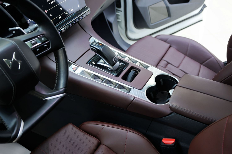 DS 7 2018款 45THP 歌剧院版中控内饰7005