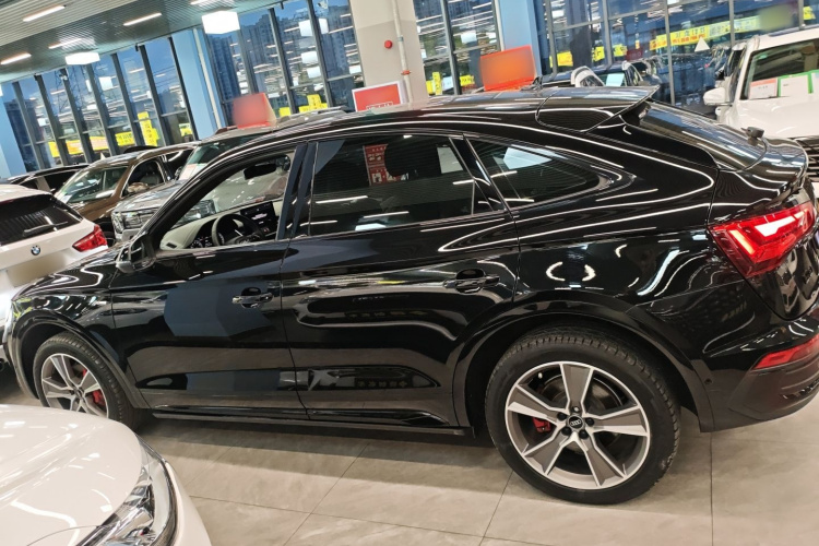奥迪Q5L Sportback 2022款 改款 45 TFSI 豪华型车身外观4