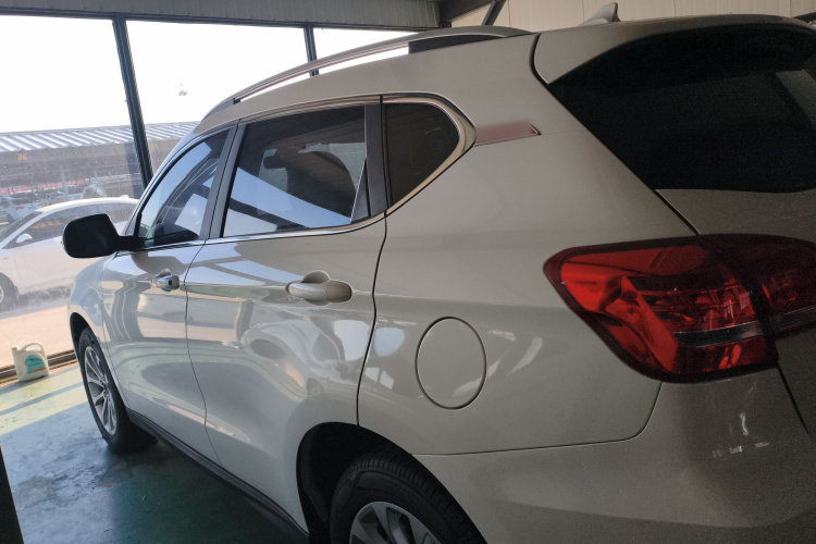 哈弗H2 2018款 红标 1.5T 手动两驱豪华型车身外观4