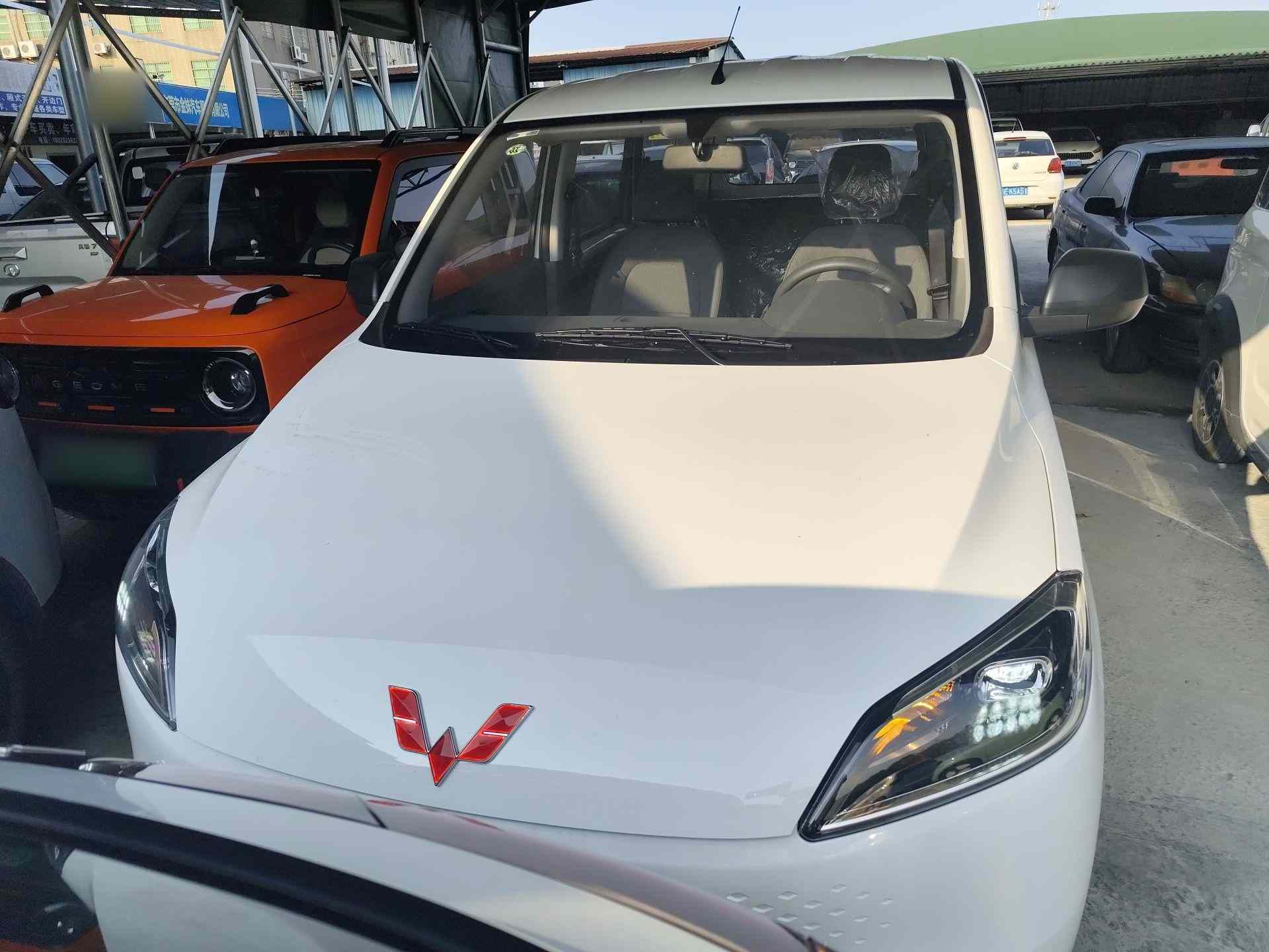 五菱汽车 五菱宏光新能源 2025款 增程式混动 50KM 实用型(1)