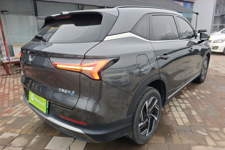 五菱汽车 五菱星光S 2024款 130km 旗舰型车身外观7