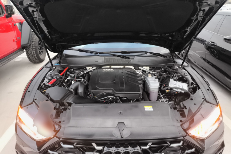 奥迪A7L 2025款 45 TFSI quattro 黑武士版机舱底盘24
