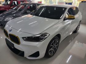 宝马X2 2023款 sDrive 25i 曜熠版