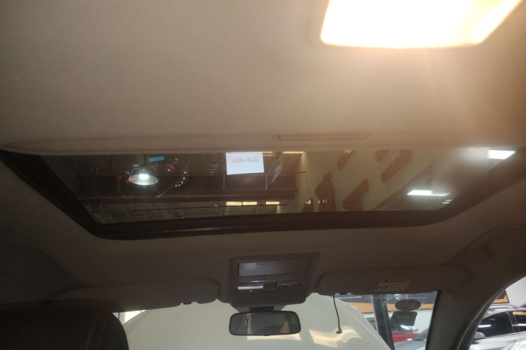 雪佛兰 科帕奇 2014款 2.4L 四驱旗舰版 7座中控内饰22