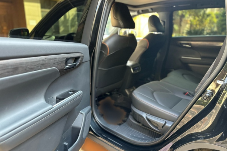 丰田 皇冠陆放 2024款 2.5L HEV四驱尊贵版中控内饰7006