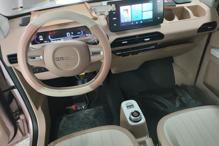 吉利银河 2023款 熊猫mini 200km 耐力熊中控内饰12