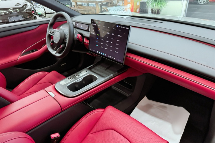 小米汽车 小米SU7 2024款 后驱长续航智驾版中控内饰7010