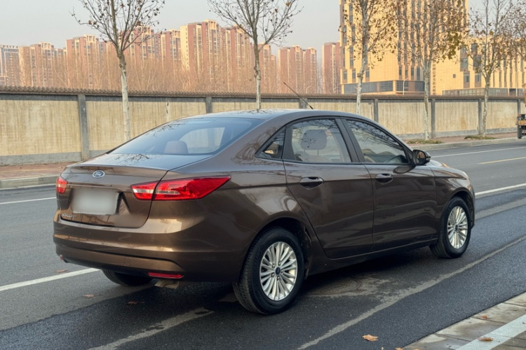 福特 福睿斯 2015款 1.5L 自动舒适型车身外观6002