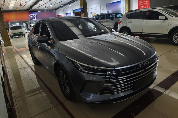 比亚迪 驱逐舰05 2024款 荣耀版 DM-i 55KM 豪华型车身外观3