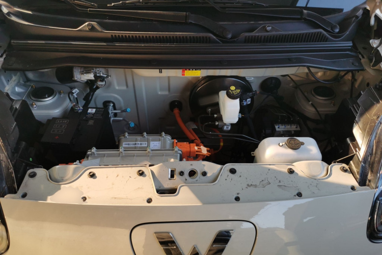 五菱汽车 宏光MINIEV 2025款 四门版 臻享+款机舱底盘24