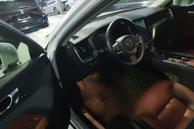 沃尔沃XC60 2019款 T5 四驱智远版 国VI中控内饰20