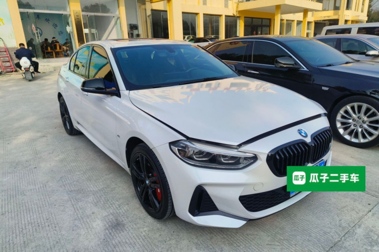 宝马1系 2022款 125i M运动曜夜版车身外观6002