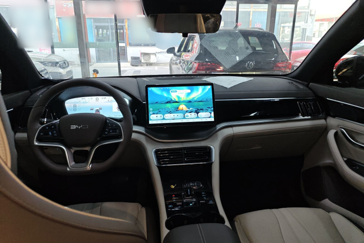 比亚迪 宋PLUS新能源 2025款 DM-i 112KM 尊荣型中控内饰7002