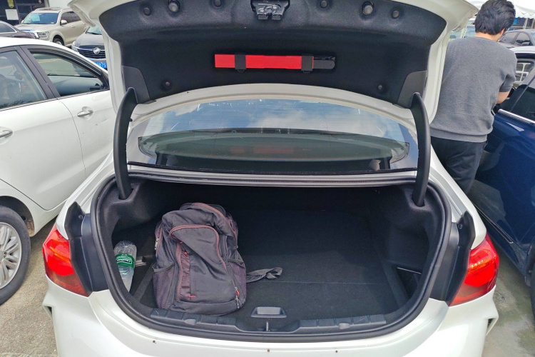 宝马1系 2021款 120i M运动曜夜版中控内饰23