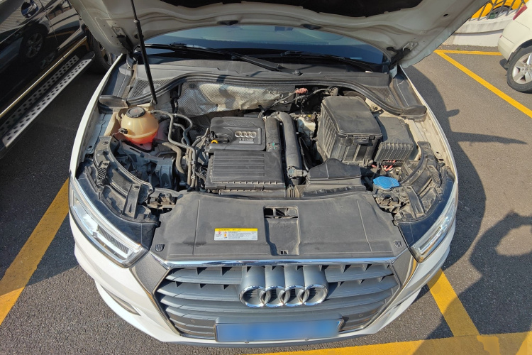 奥迪Q3 2018款 30周年年型 30 TFSI 时尚型机舱底盘24