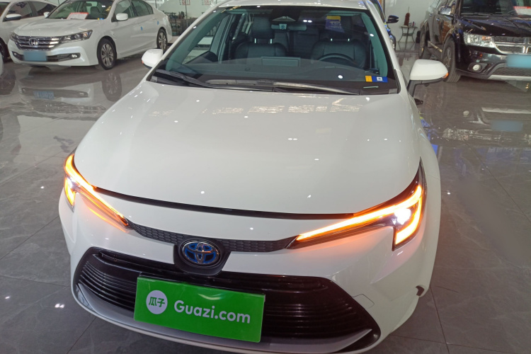 丰田 雷凌 2023款 智能电混双擎 1.8L 豪华版车身外观2