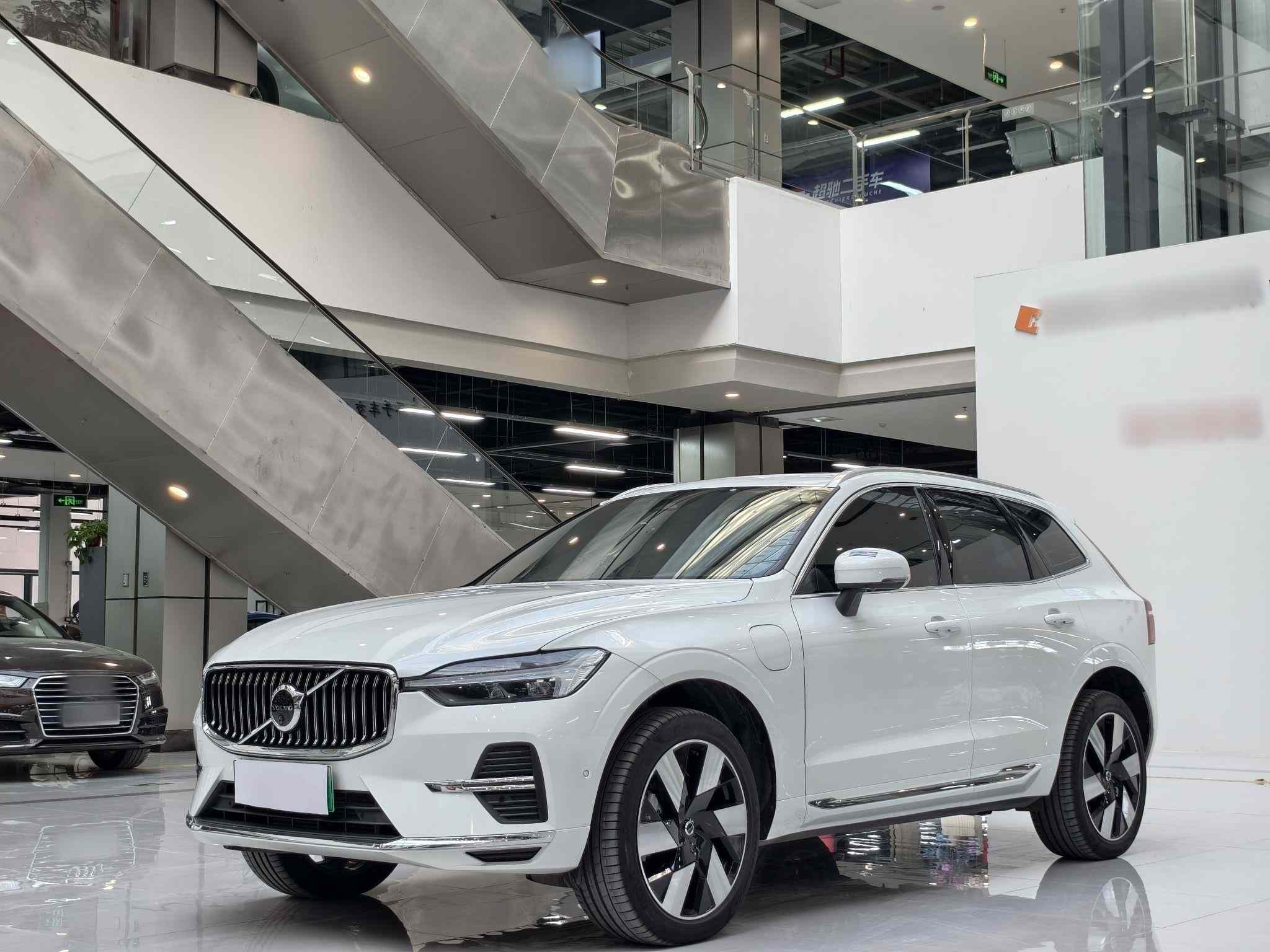 沃尔沃XC60新能源 2025款 插电式混动 长续航四驱智远豪华版(1)