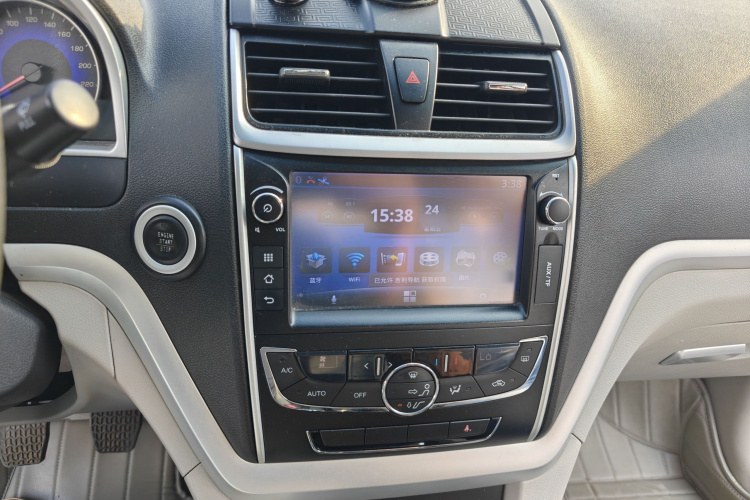 吉利汽车 帝豪 2014款 三厢 1.5L 手动精英型中控内饰7002