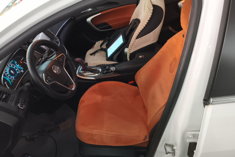 别克 君威 2015款 1.6T 精英技术型中控内饰19