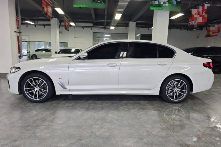 宝马5系 2022款 改款二 525Li M运动套装车身外观4