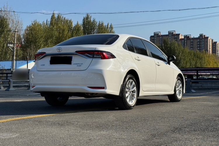 丰田 卡罗拉 2019款 1.2T S-CVT GL-i豪华版车身外观6004