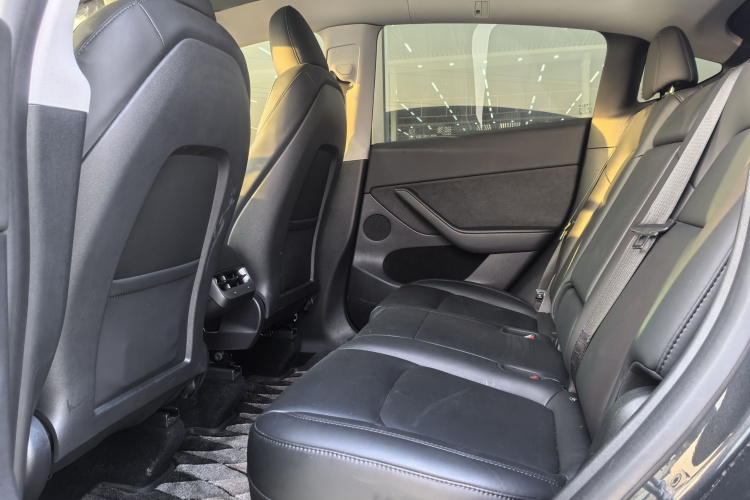 特斯拉 Model Y 2024款 后轮驱动版中控内饰7004