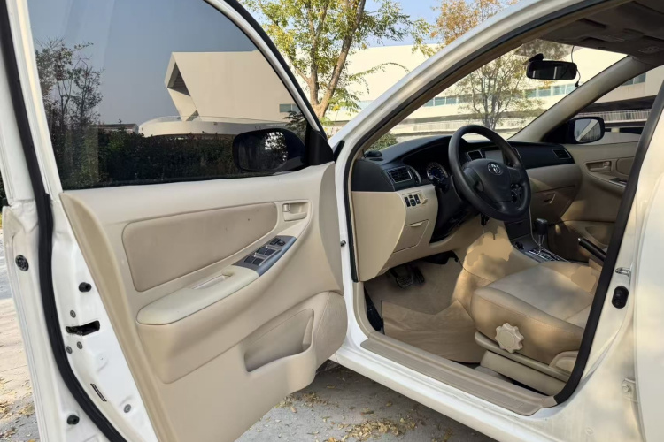 丰田 花冠 2013款 1.6L 自动卓越版中控内饰20