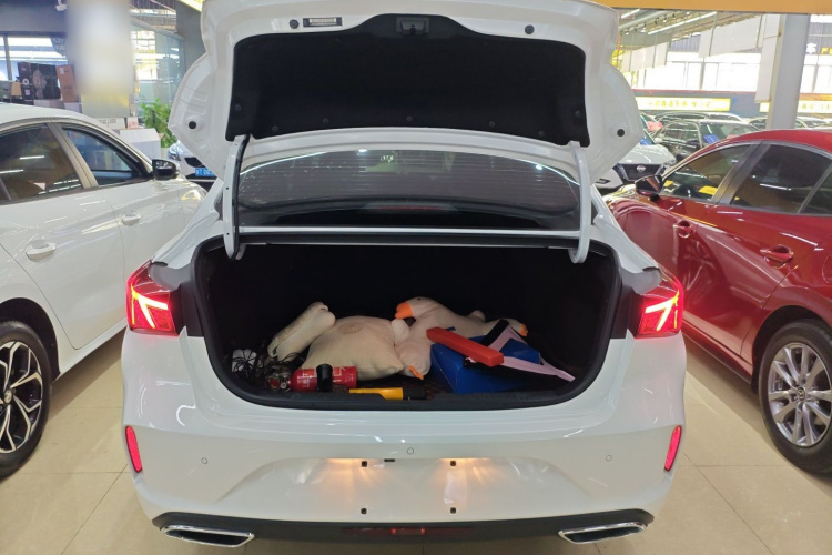 长安 逸动 2023款 畅享版 PLUS 蓝鲸NE 1.4T GDI DCT尊贵版局部细节23