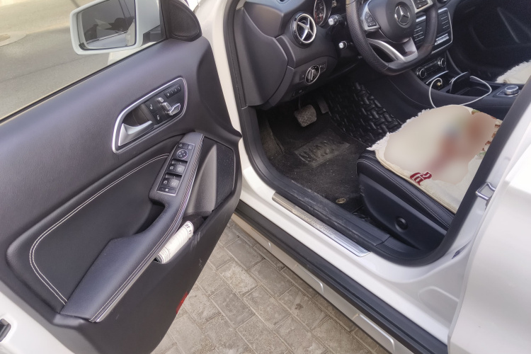 奔驰GLA 2018款 GLA 200 动感型中控内饰20