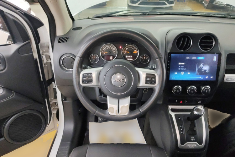 Jeep 指南者(进口) 2014款 改款 2.4L 四驱舒适版局部细节13