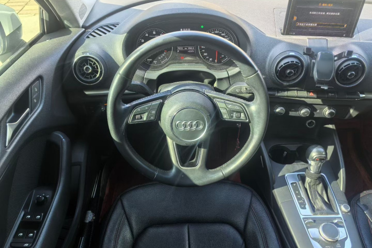 奥迪A3 2018款 30周年年型 Sportback 35 TFSI 进取型中控内饰7005