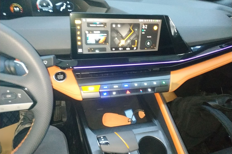 长安UNI-V 2024款 2.0T 高能版局部细节16