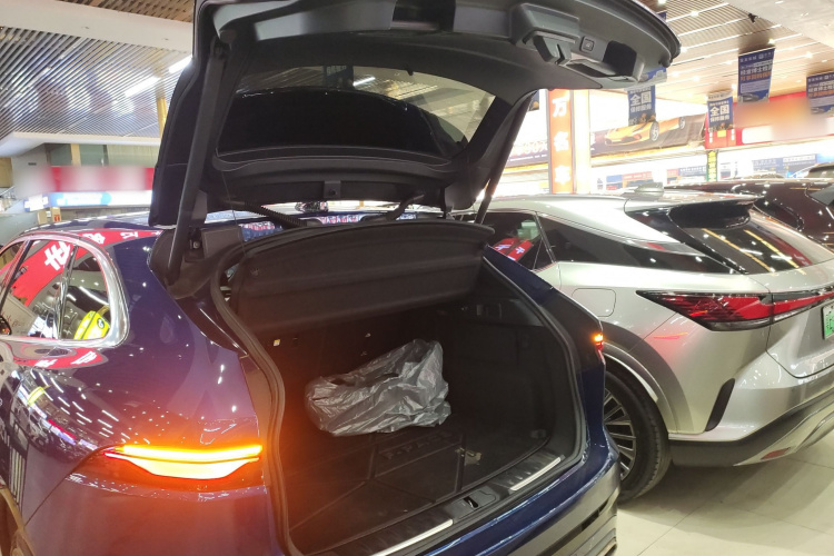 捷豹F-PACE 2021款 340PS R-Dynamic SE机舱底盘23