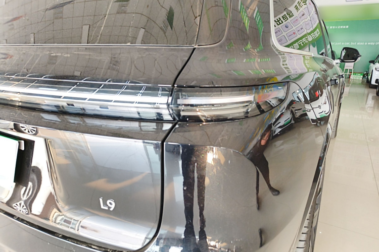 理想汽车 理想L9 2024款 Ultra车身外观9