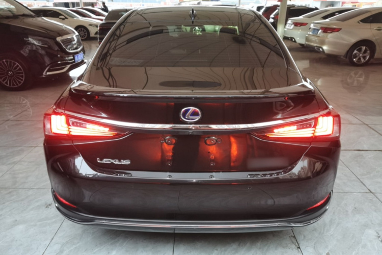 雷克萨斯ES 2021款 300h 臻享版车身外观6