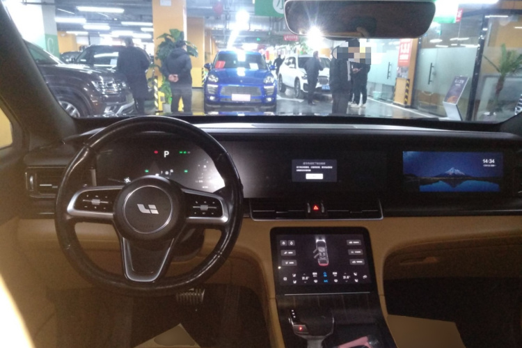 理想汽车 理想ONE 2021款 增程6座版中控内饰12