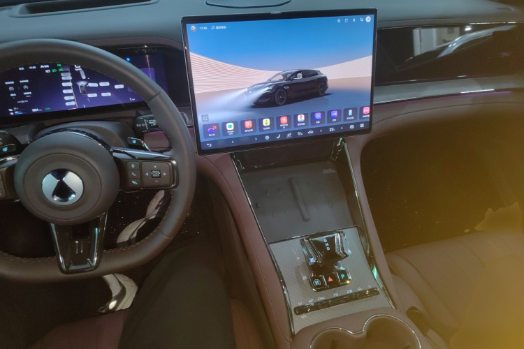 腾势Z9GT 2024款 1100四驱Max版中控内饰7002