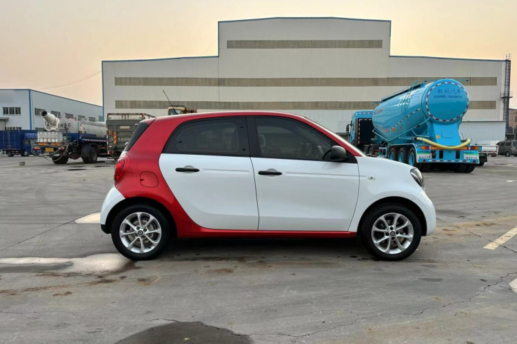 smart forfour 2016款 1.0L 52千瓦灵动版车身外观6011