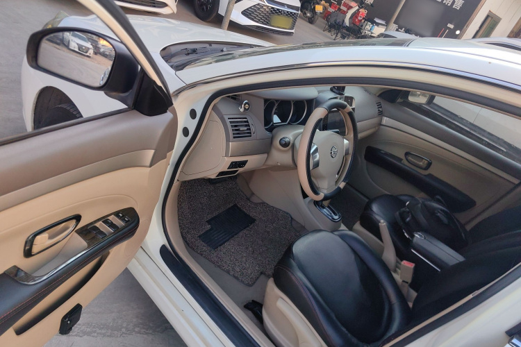 日产 轩逸 2012款 经典 1.6XE 自动舒适版中控内饰7003