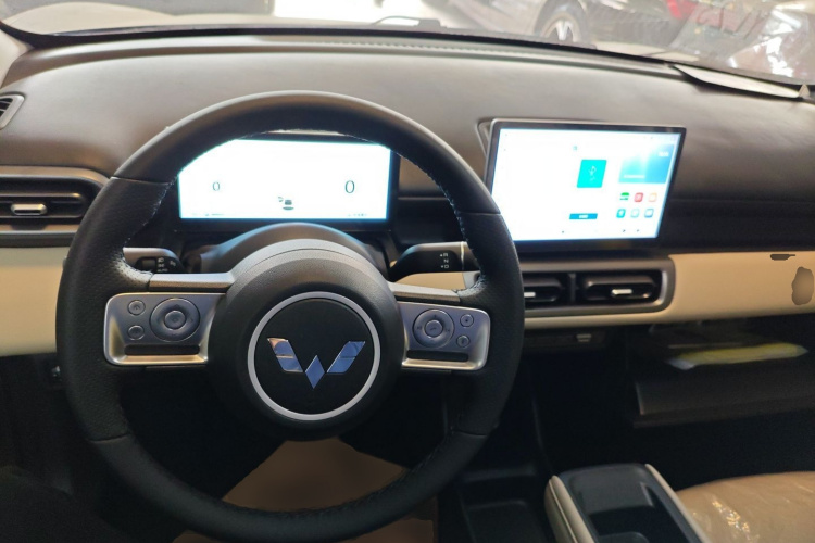 五菱汽车 五菱缤果PLUS 2024款 330km 五座版中控内饰7002