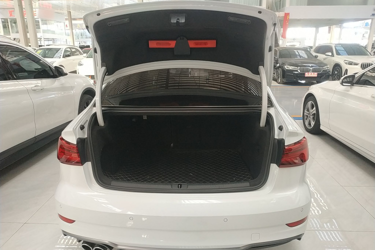 奥迪A3 2020款  Limousine 35 TFSI 运动型 国VI机舱底盘23