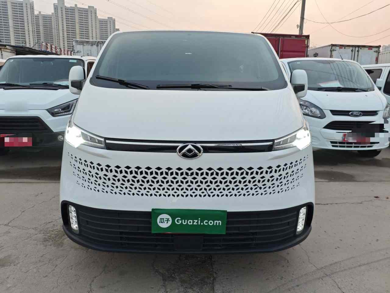 上汽大通MAXUS 新途V70 2023款 2.0T 精英版 自动长轴低顶 6/7座(2)